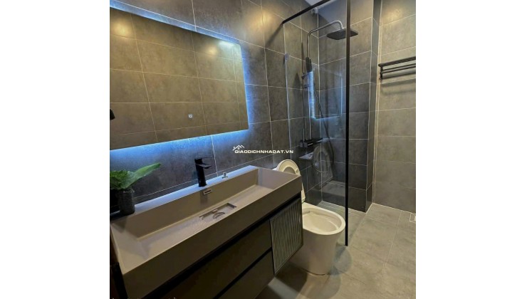 Tôi cho thuê Nhà VP, Nhà Hàng, KD, 94m2_ 5T; vỉa hè, Hoàng Quốc Việt-30 Tr